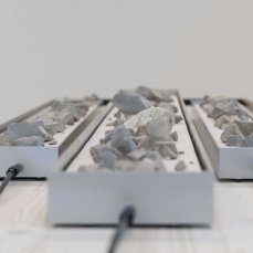 Stefano Caimi, Lithochronos, 49x56x200 cm, pietre, elettrovalvole, cavi, ferro, arduino, legno sbiancato, 2024