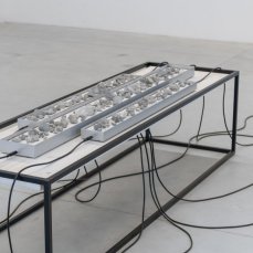 Stefano Caimi, Lithochronos, 49x56x200 cm, pietre, elettrovalvole, cavi, ferro, arduino, legno sbiancato, 2024