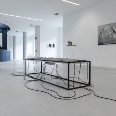 Stefano Caimi, Lithochronos, 49x56x200 cm, pietre, elettrovalvole, cavi, ferro, arduino, legno sbiancato, 2024