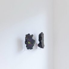Kristian Sturi, In the mood version #197, resina epossidica, acciaio, pigmenti, smalto e glitter, 2023