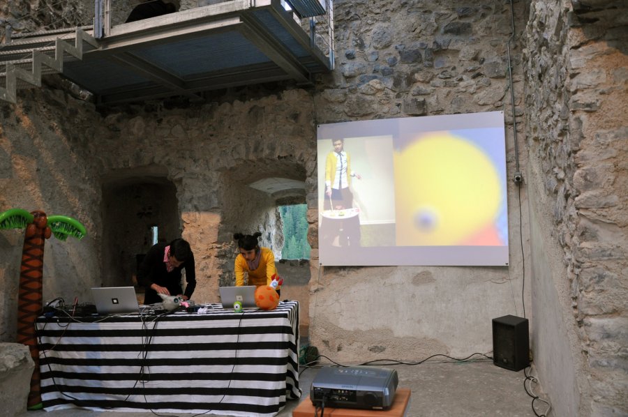 the zebra crossing, performance di COLORA, 10 agosto 2013, foto elisa bertaglia