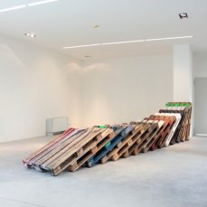 Tiziano Martini Senza titolo, 2012, 15 euro pallets, pittura acrilica, vernici, sabbiatrice, pittura per interni, dimensioni variabili